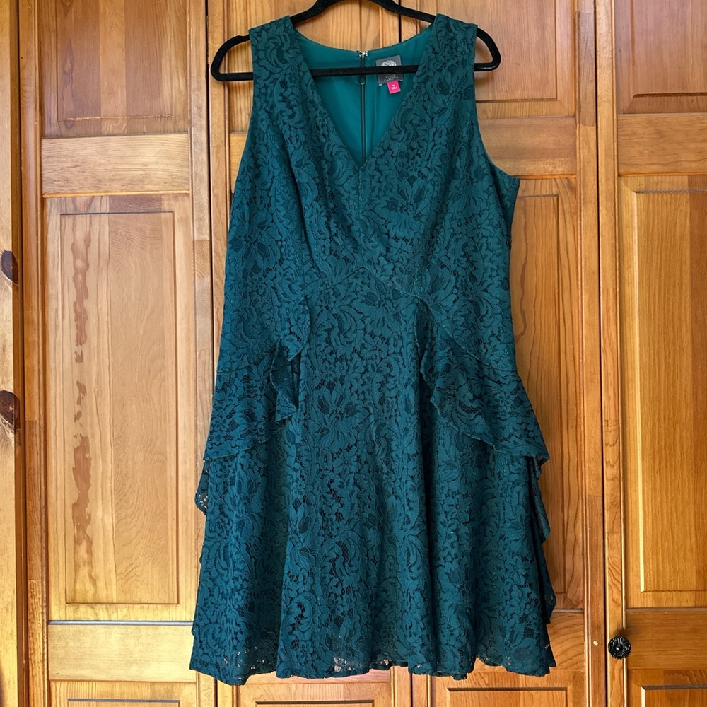 Vince Camuto Elegant Green Lace Dress
